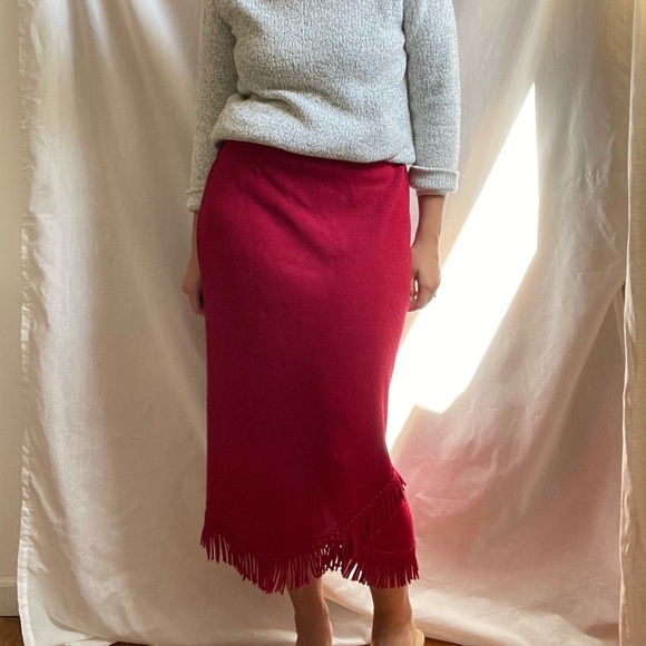 Beautiful Red Fringe Detail Skirt - Picture 8 of 10